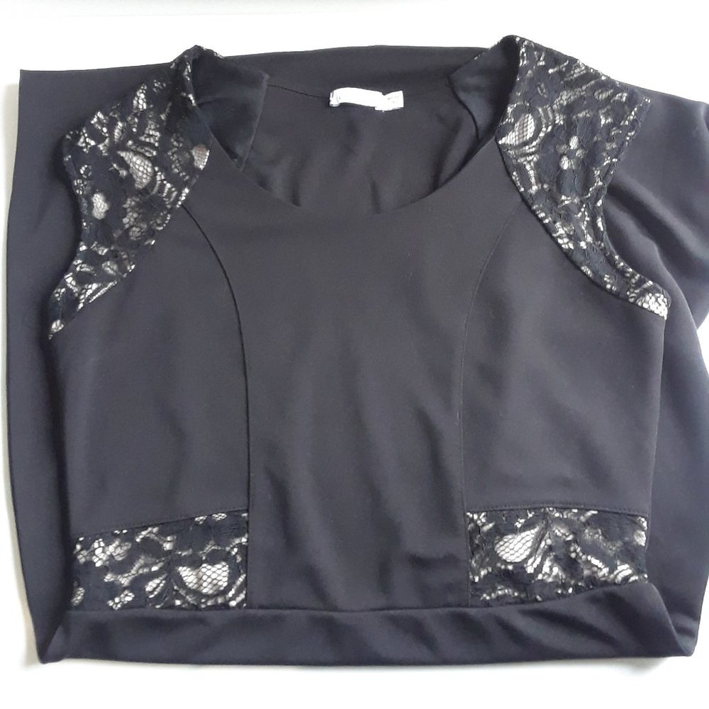 Reitman's above knee dress with lace detail